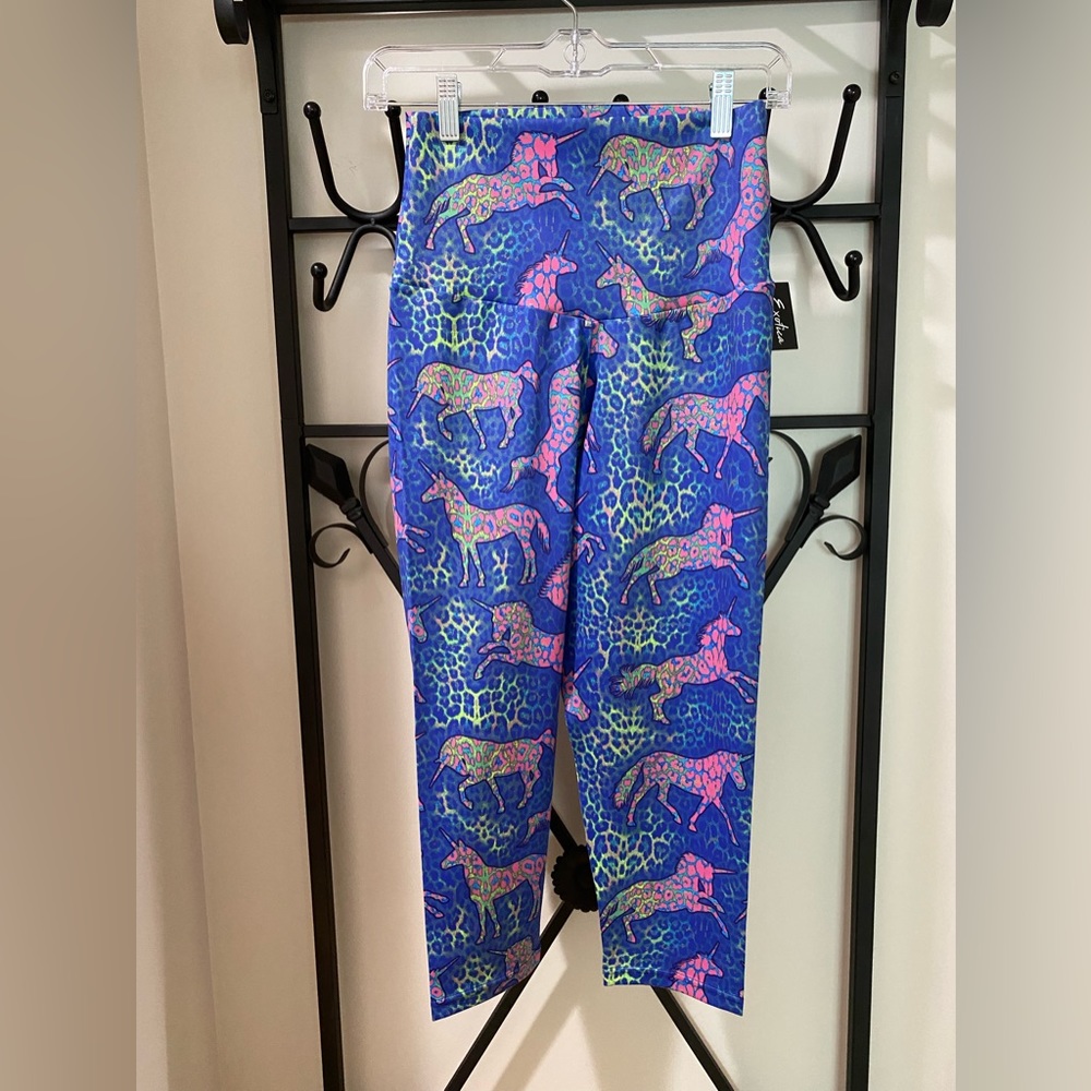 ExoticAthletica W’s Capri High Waisted Leggings, New with tags, Size large.